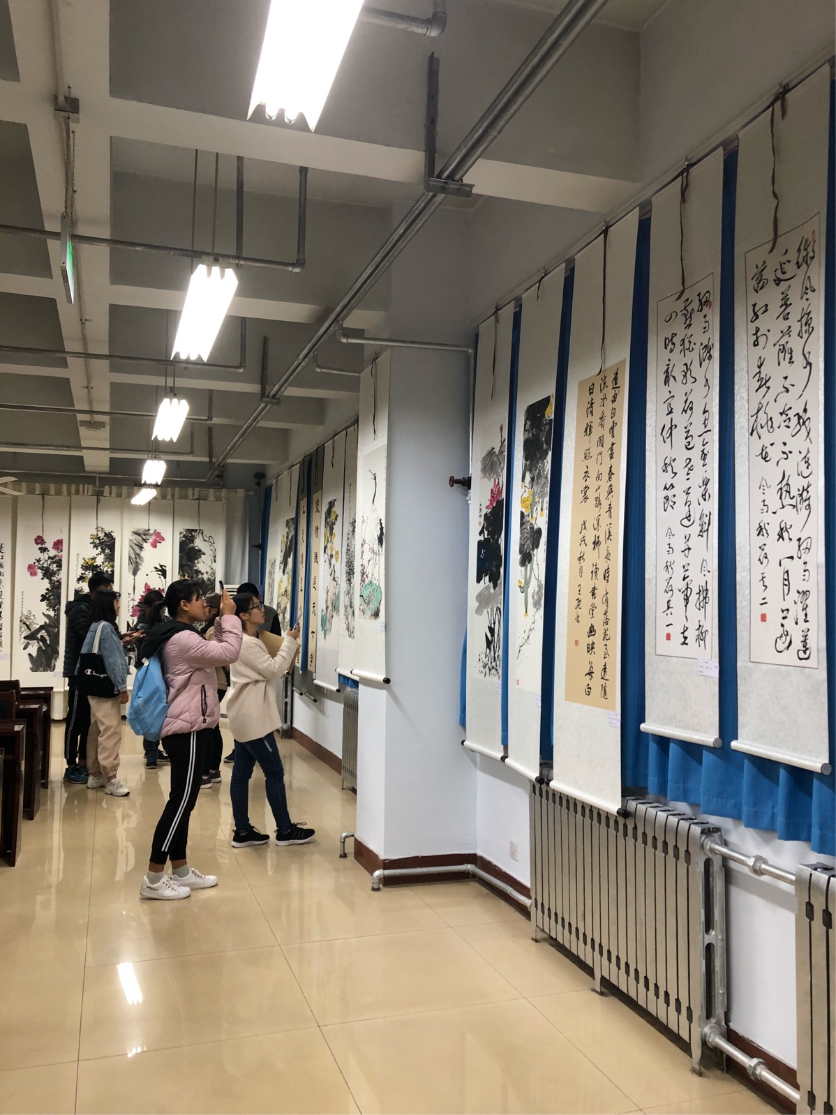 学校庆祝改革开放40周年书画展举行